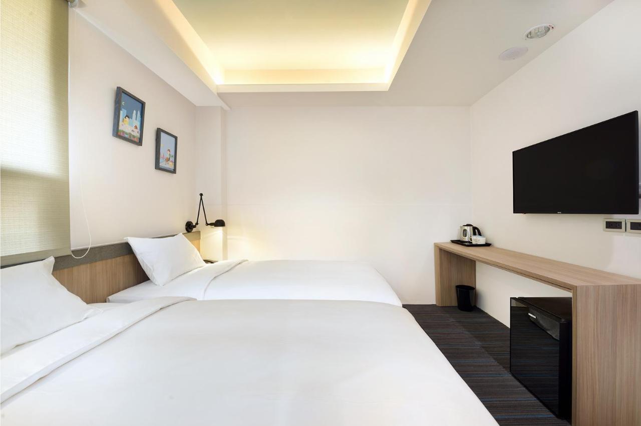 Hommie Inn Taichung Exterior foto
